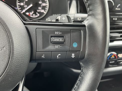 Used 2023 Nissan Pathfinder SL w/ Black Appearance Package AWD/4WD image 27