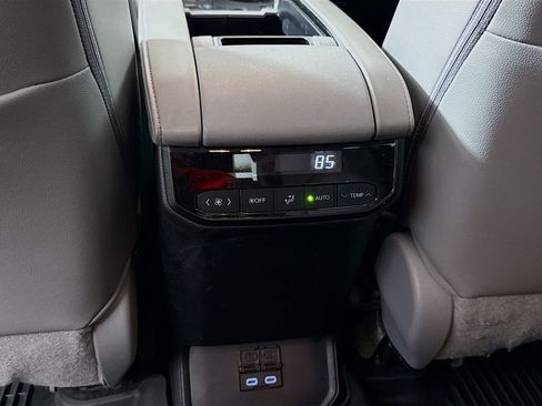 Certified 2023 Toyota Highlander XLE image 25