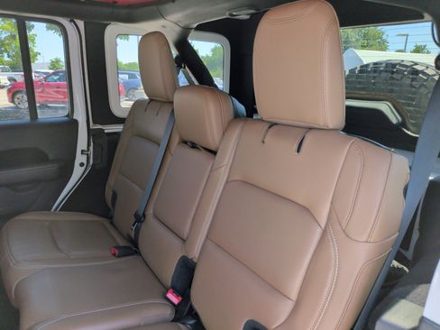Used 2020 Jeep Wrangler Unlimited Rubicon AWD/4WD image 38