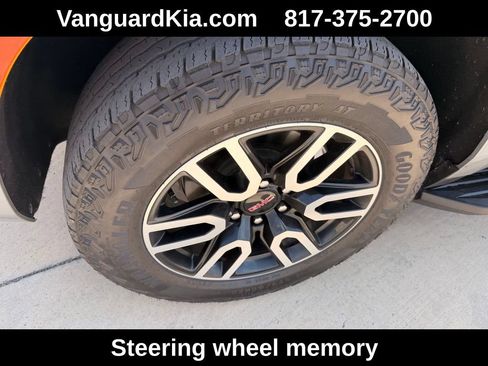 Used 2024 GMC Yukon AT4 w/ Technology Package AWD/4WD image 8