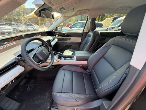 New 2025 Lincoln Nautilus Premier image 13