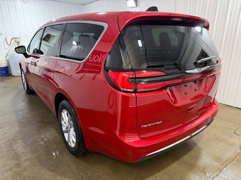 New 2026 Chrysler Pacifica Select image 5