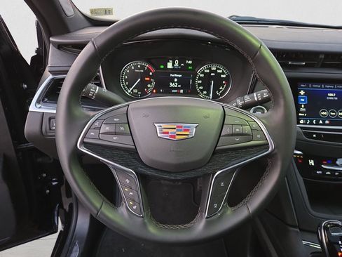 Certified 2025 Cadillac XT5 Premium Luxury image 13