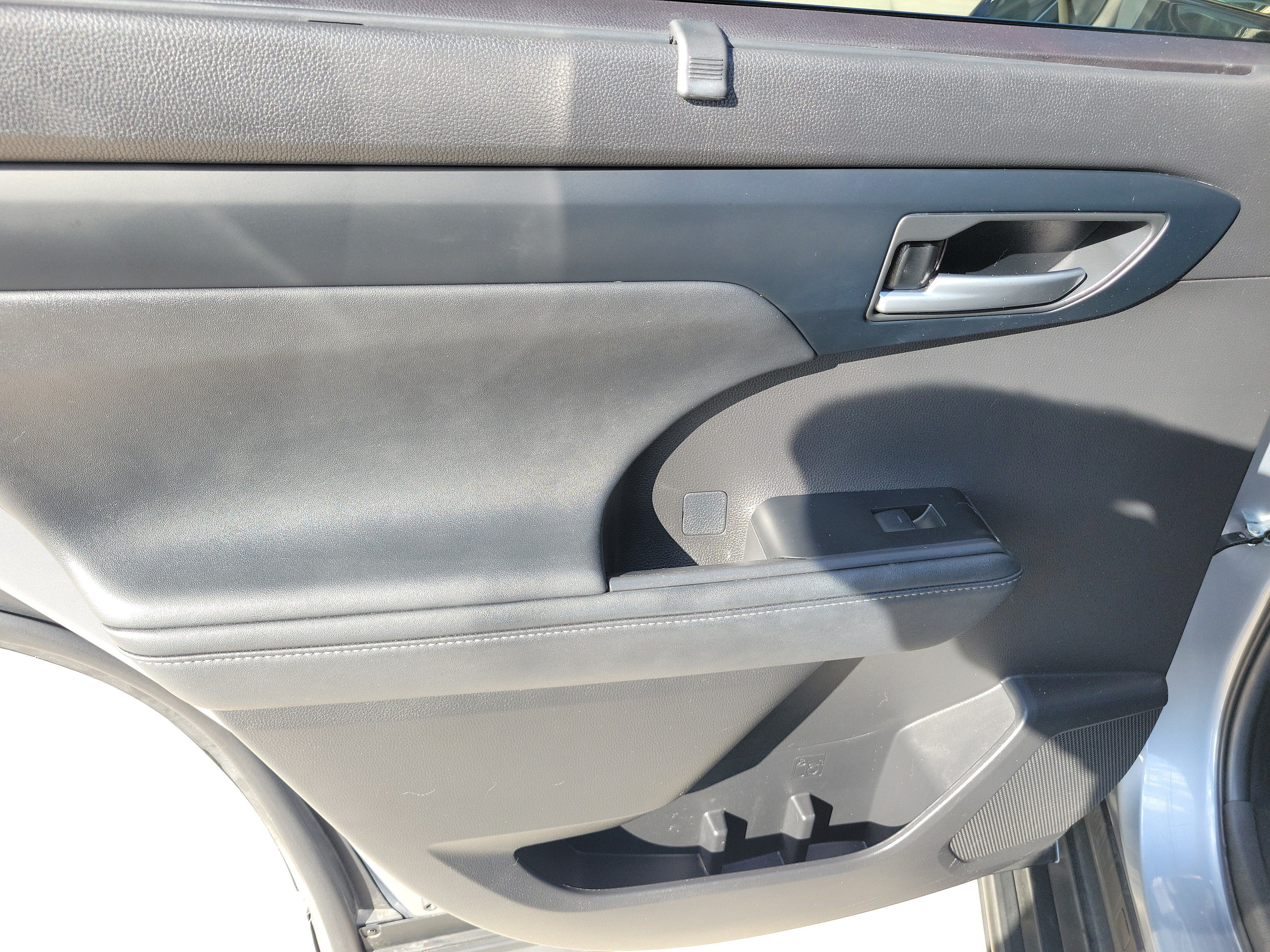 Used 2024 Toyota Highlander XLE FWD image 13