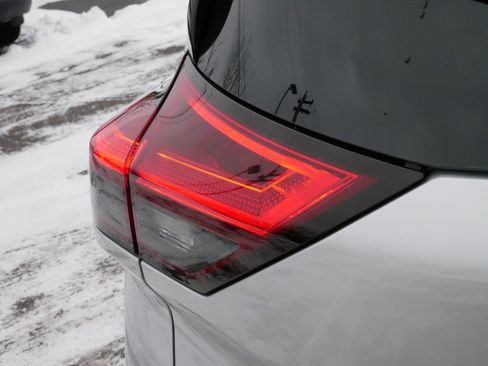 Used 2023 Nissan Rogue SL image 17