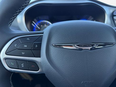 New 2026 Chrysler Pacifica Limited image 25