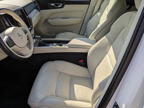 Used 2021 Volvo XC60 T5 Momentum w/ Premium Package image 14