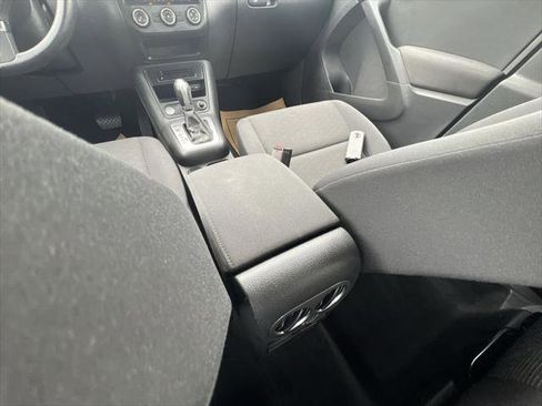 Used 2017 Volkswagen Tiguan Limited w/ Premium Package AWD/4WD image 20