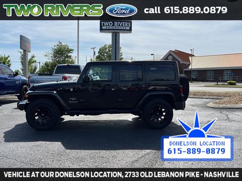Used 2017 Jeep Wrangler Unlimited Sahara w/ Connectivity Group AWD/4WD image 41