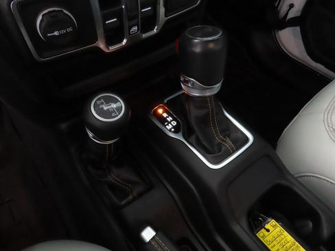 Used 2023 Jeep Wrangler Unlimited Sahara AWD/4WD image 15