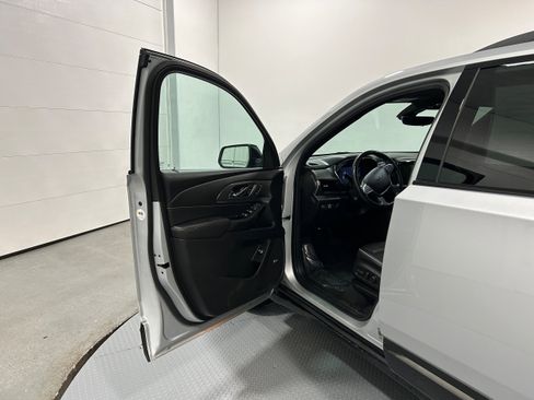 Used 2022 Chevrolet Traverse Premier w/ Redline Edition image 22