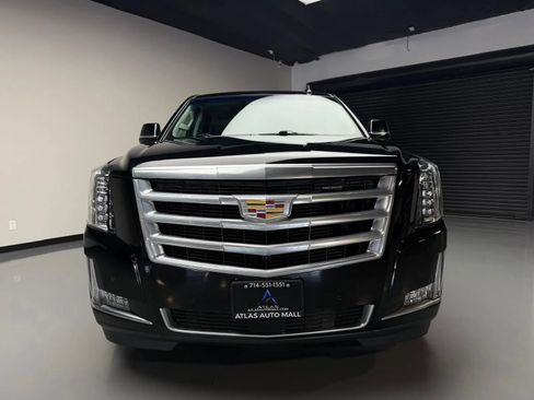 Used 2019 Cadillac Escalade Premium Luxury AWD/4WD image 2