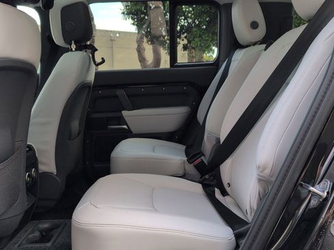 New 2026 Land Rover Defender 130 X-Dynamic SE image 15