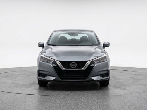 Used 2025 Nissan Versa SV FWD image 2