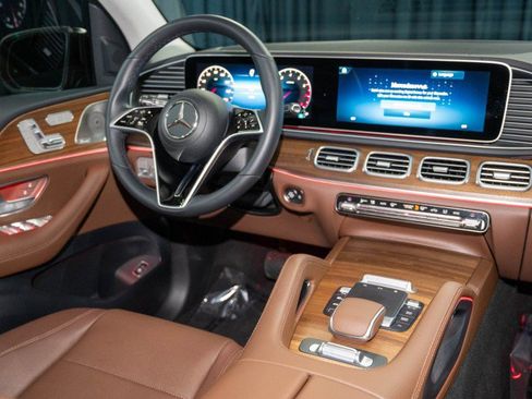 Certified 2026 Mercedes-Benz GLS 450 4MATIC image 22