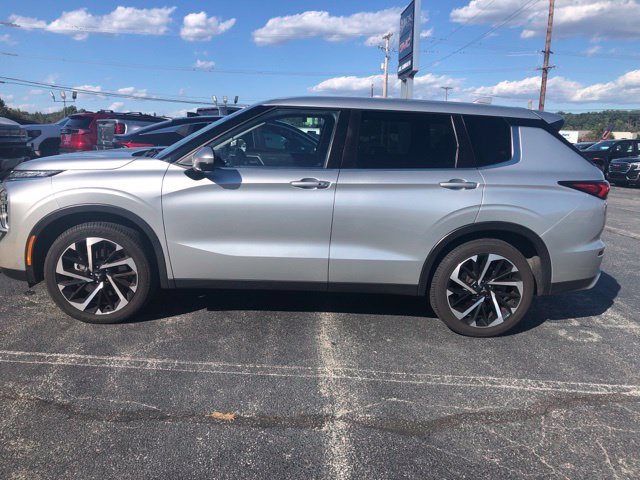 Used 2023 Mitsubishi Outlander SE AWD/4WD image 5