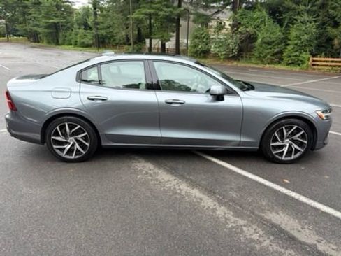 Used 2020 Volvo S60 T6 Momentum AWD/4WD image 9