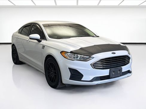 Used 2020 Ford Fusion SE image 3