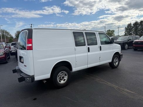 Used 2022 GMC Savana 2500 w/ Driver Convenience Package image 4