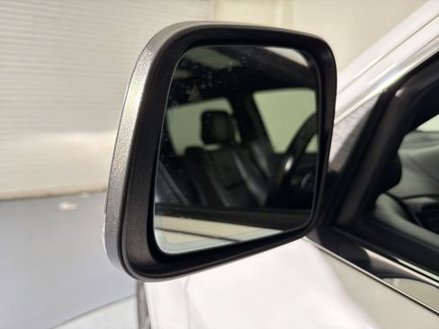 Used 2020 Jeep Grand Cherokee Overland AWD/4WD image 20