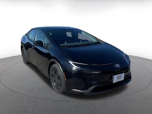 Used 2025 Toyota Prius LE image 3