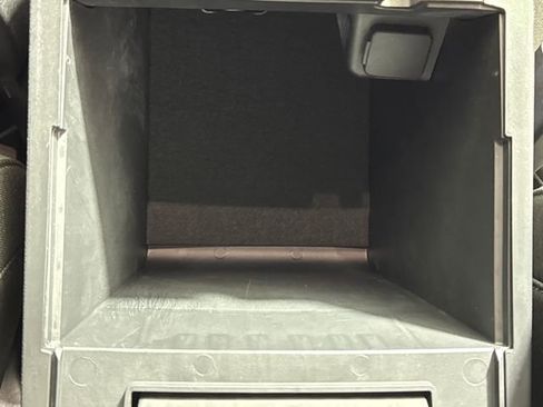 Used 2023 Ford Explorer XLT image 28