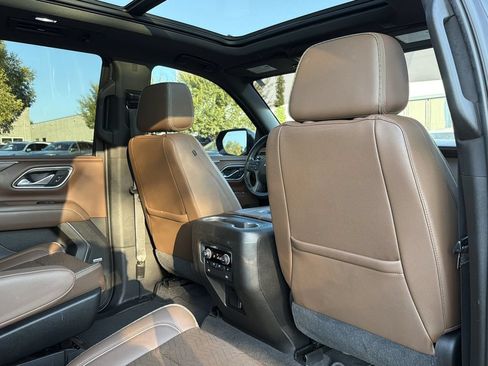 Used 2021 Chevrolet Tahoe High Country w/ Premium Package AWD/4WD image 19