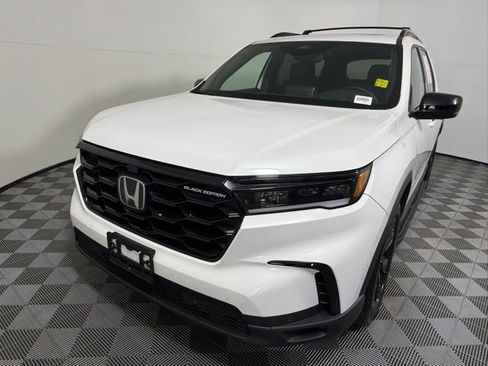 Used 2025 Honda Pilot Black Edition image 2