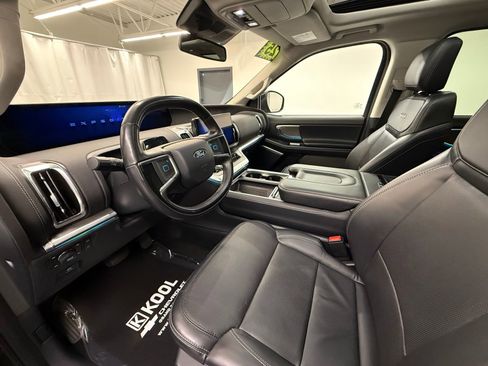 Used 2025 Ford Expedition Platinum AWD/4WD image 11