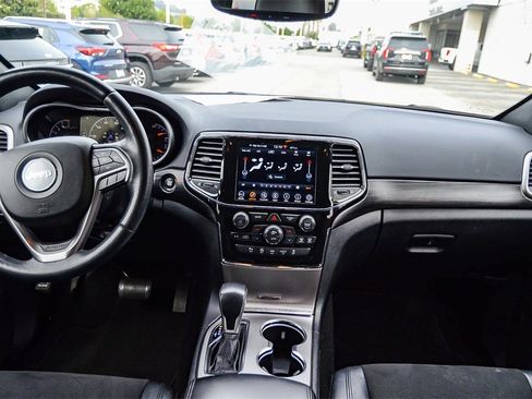 Used 2022 Jeep Grand Cherokee Laredo X image 13