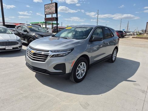 Used 2024 Chevrolet Equinox LS w/ LS Convenience Package AWD/4WD image 2