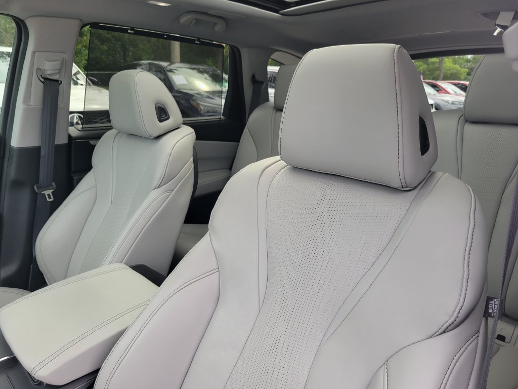 Used 2025 Acura MDX w/ Technology Package FWD image 17