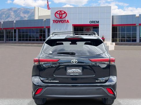 Used 2023 Toyota Highlander XLE AWD/4WD image 4