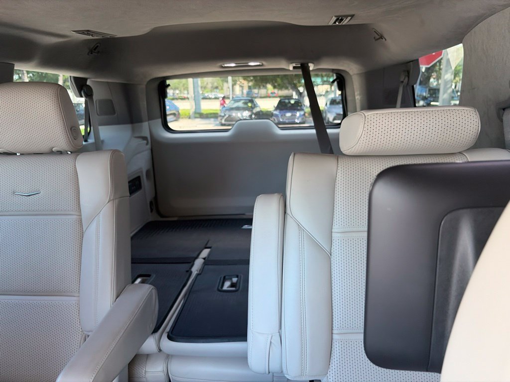 Used 2024 Cadillac Escalade Premium Luxury Platinum AWD/4WD image 16