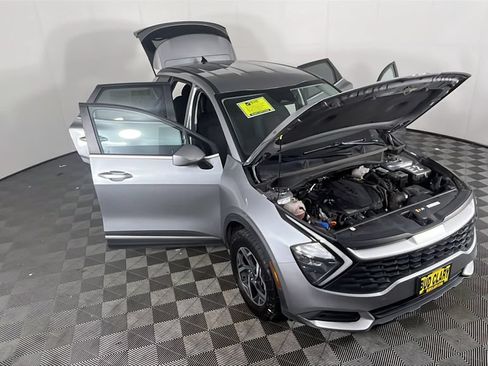 Used 2023 Kia Sportage LX AWD/4WD image 14