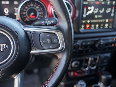 Used 2023 Jeep Gladiator Rubicon w/ Cold Weather Group image 16