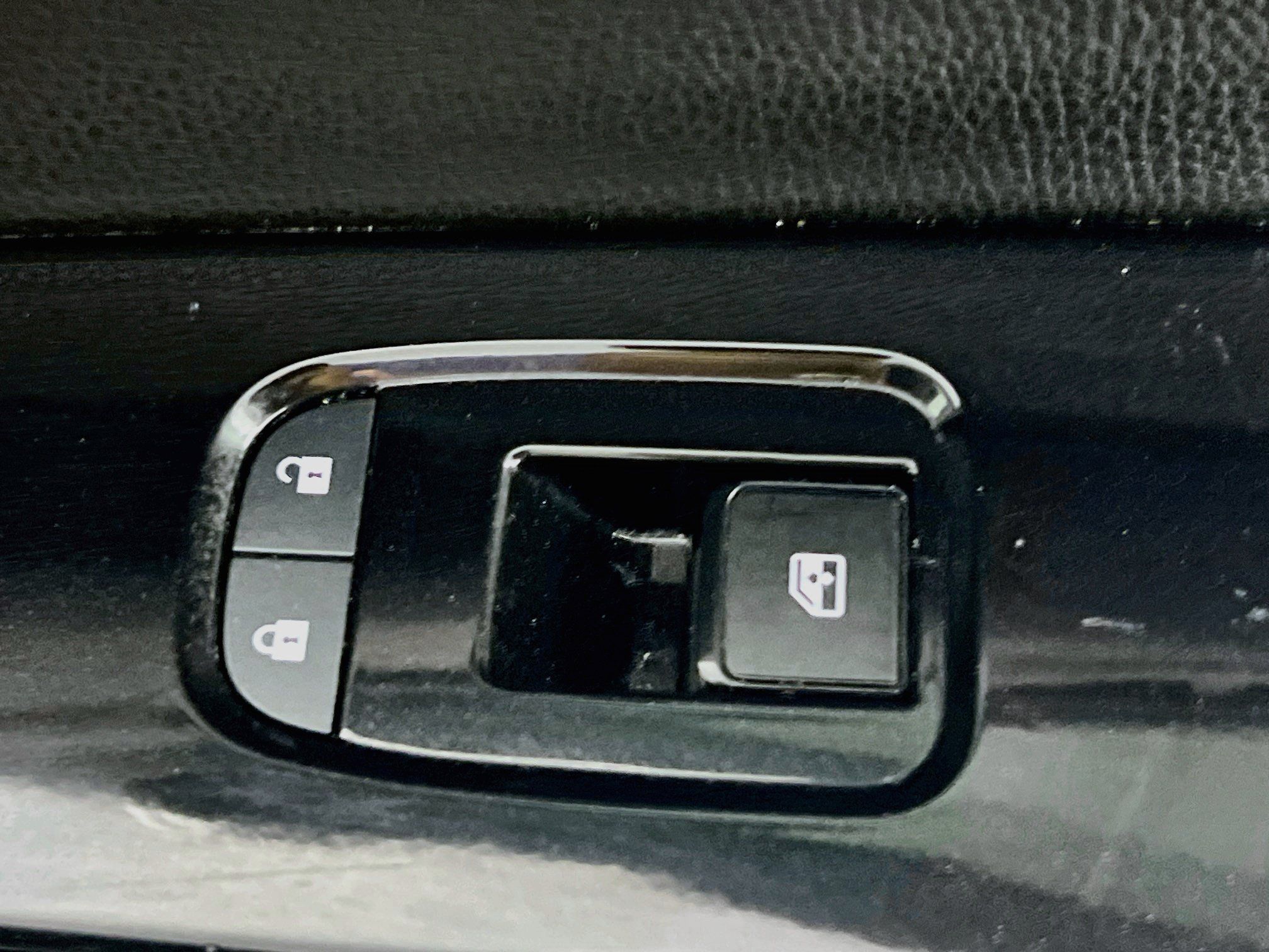 Used 2023 Nissan Pathfinder SL w/ SL Premium Package FWD image 31