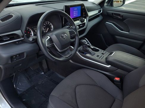 Certified 2024 Toyota Highlander LE image 8