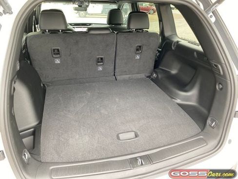 New 2026 Jeep Grand Cherokee Altitude AWD/4WD image 8