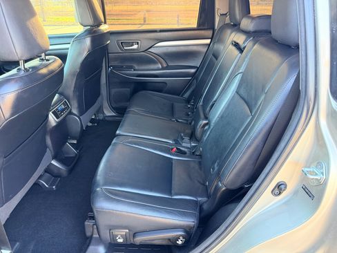 Used 2014 Toyota Highlander XLE image 13