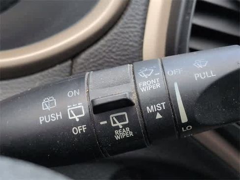 Used 2015 Jeep Cherokee Latitude w/ Comfort/Convenience Group image 25