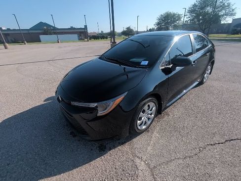 Used 2025 Toyota Corolla LE FWD image 11