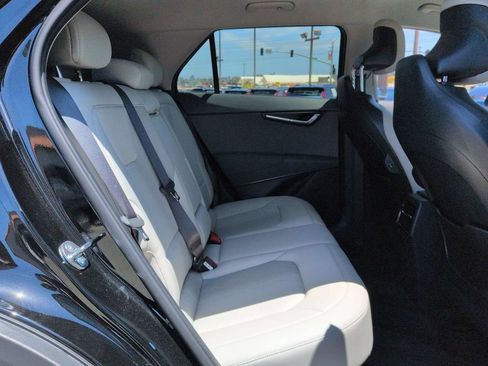 Used 2025 Kia Niro EX FWD image 28