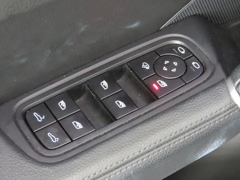 Certified 2023 Porsche Cayenne Coupe AWD/4WD image 36