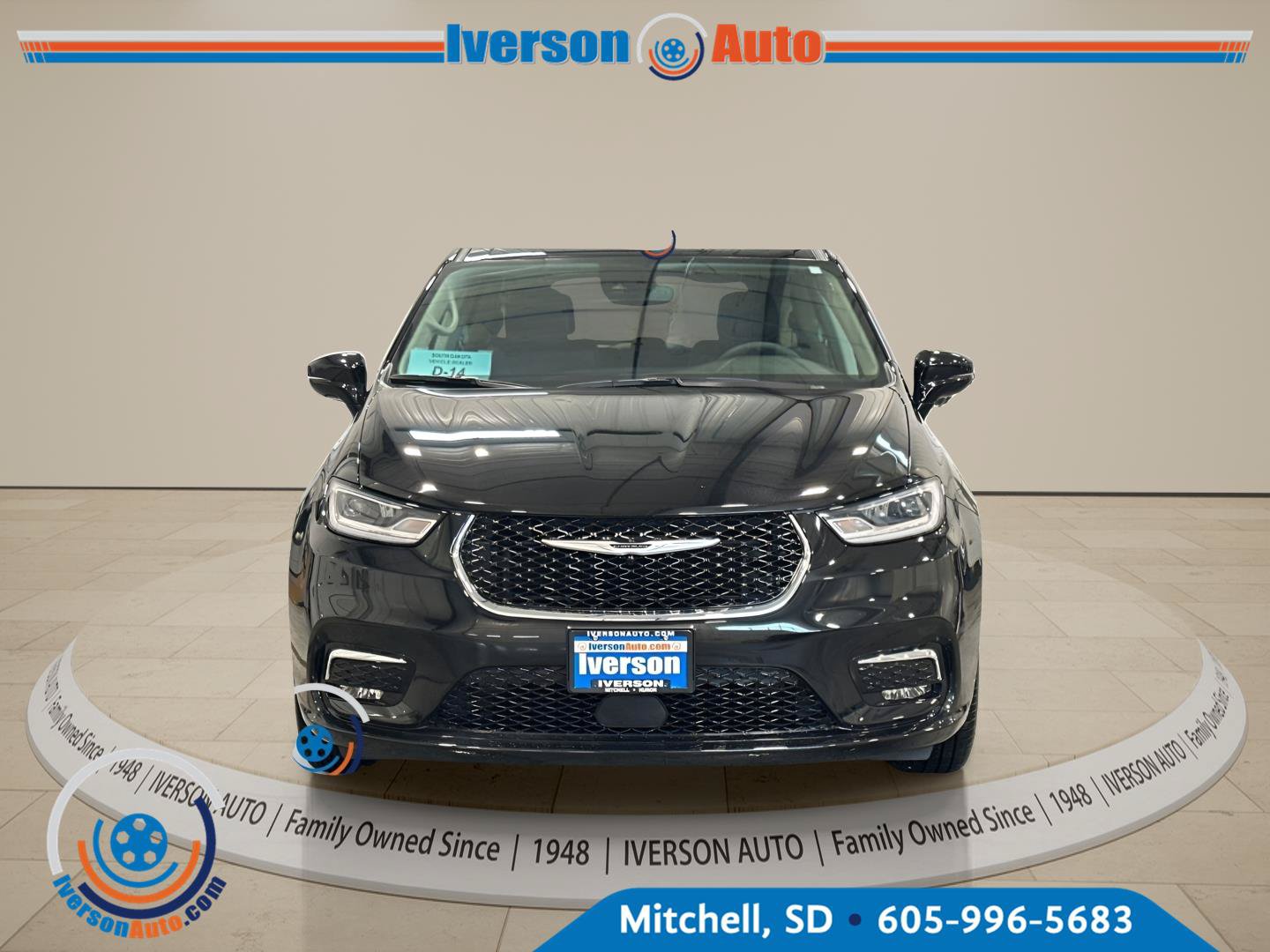 Used 2024 Chrysler Pacifica Touring-L AWD/4WD image 3
