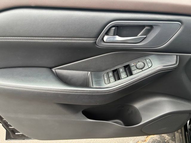 Certified 2022 Nissan Rogue SV w/ SV Premium Package FWD image 13