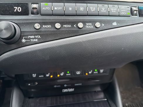 Used 2020 Lexus ES 300h w/ Luxury Package image 22