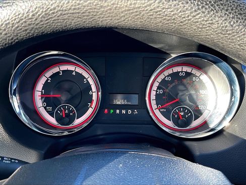 Used 2018 Dodge Grand Caravan SE w/ UConnect Hands-Free Group image 19