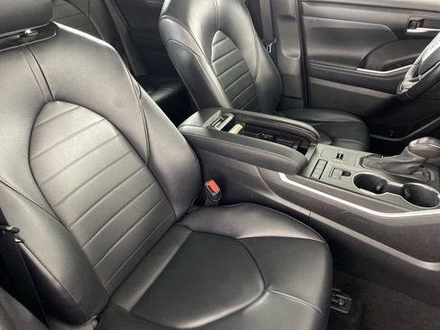 Used 2022 Toyota Highlander XLE image 27