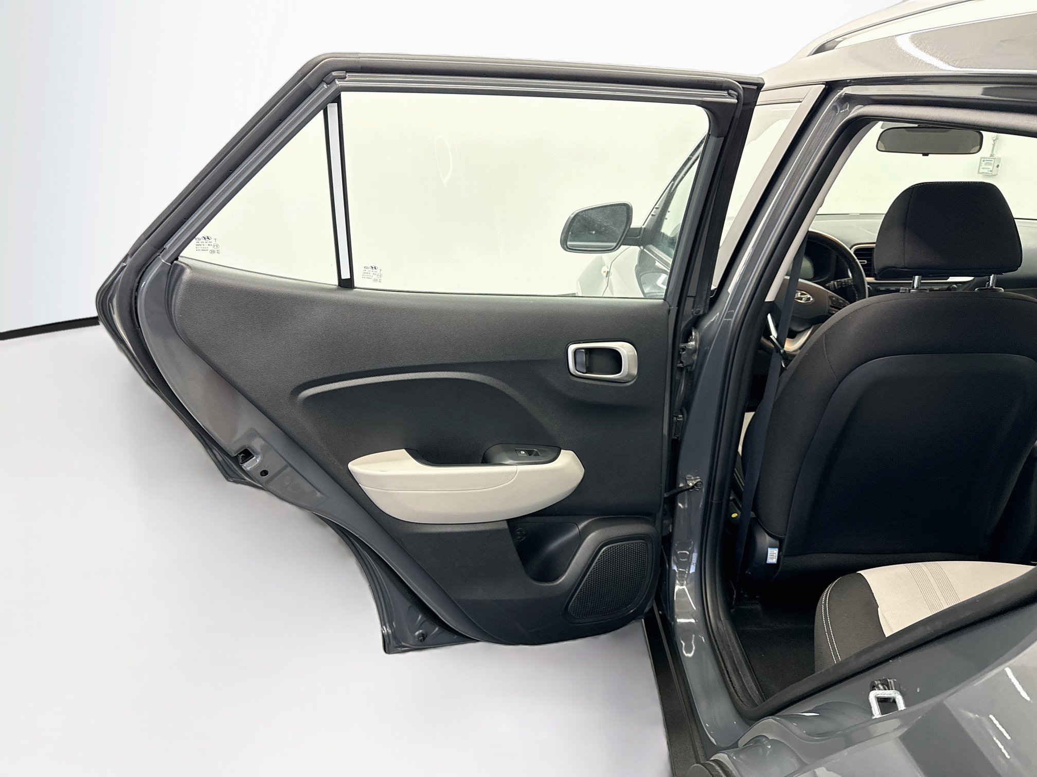 Used 2025 Hyundai Venue SEL FWD image 27